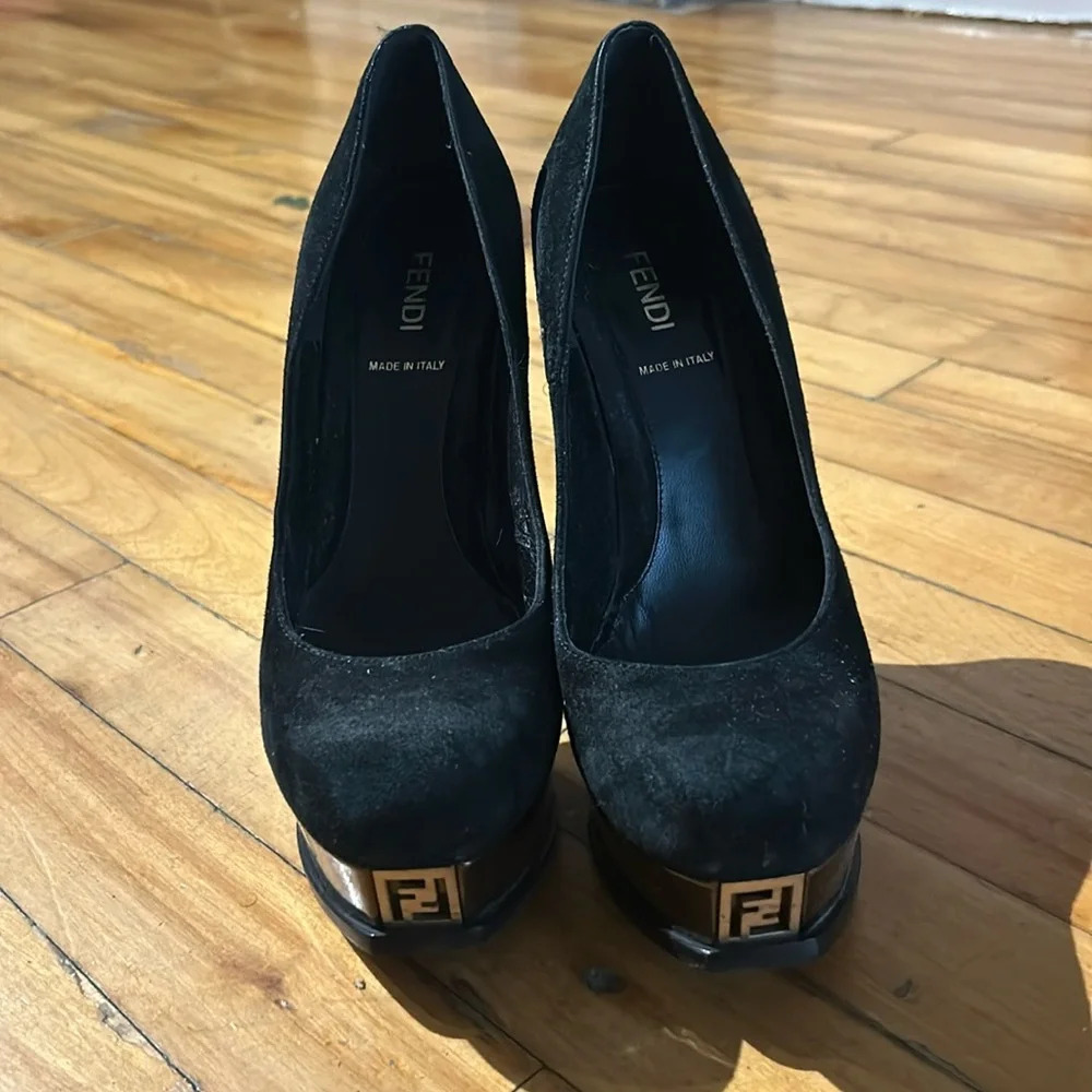 Platform‎ suede  Fendi pumps